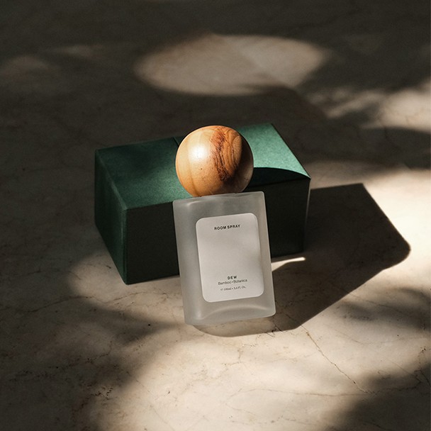 木(mù)蓋扁方磨砂香水(shuǐ)噴霧瓶