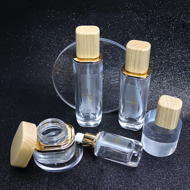 白(bái)蠟木(mù)蓋護膚品瓶套裝